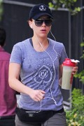 7ed2df145725275 Scarlett Johansson taking a walk in New York, August 18   5 HQs high resolution candids
