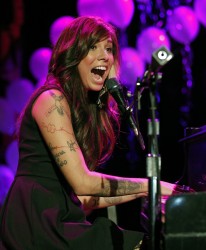 4eea26158323093 Christina Perri   Twilight Saga Concert Tour in Chicago (Nov. 8)   20 HQ high resolution candids